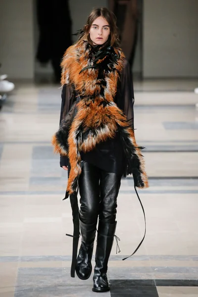 Look 30